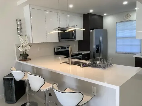 565 Oaks Lane Pompano Beach FL 33069