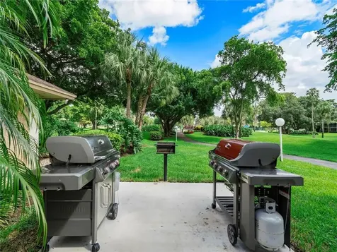 565 Oaks Lane Pompano Beach FL 33069
