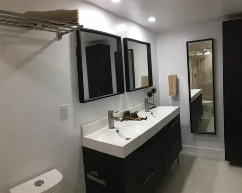 565 Oaks Lane Pompano Beach FL 33069