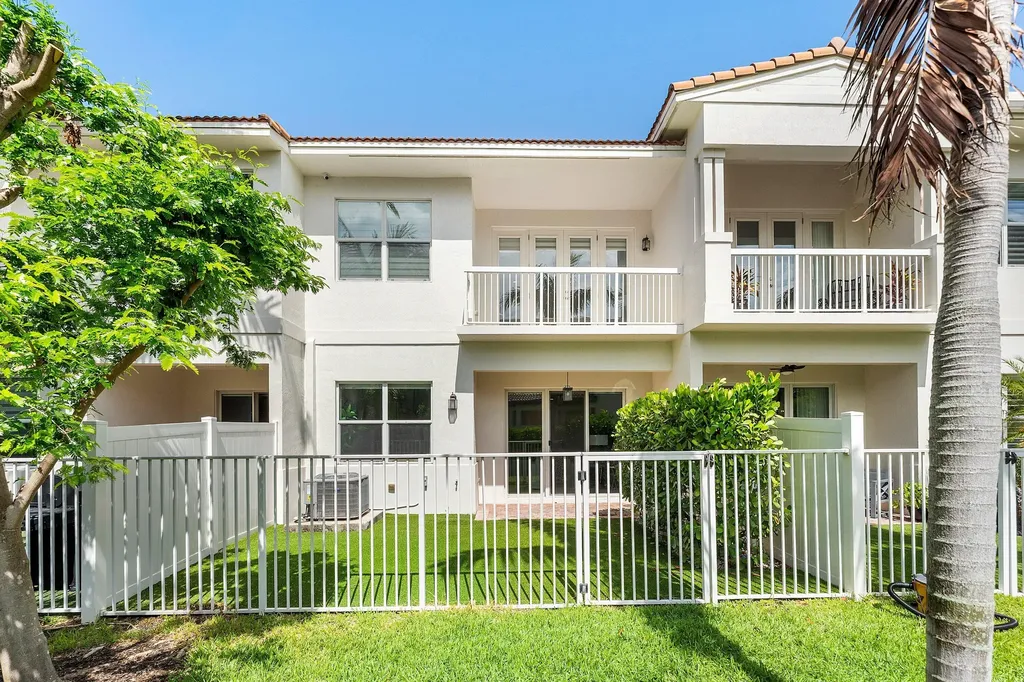 100 NW 69th Circle Boca Raton FL 33487