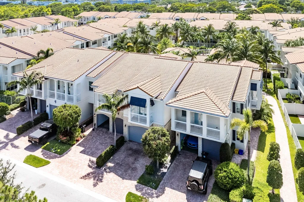 100 NW 69th Circle Boca Raton FL 33487