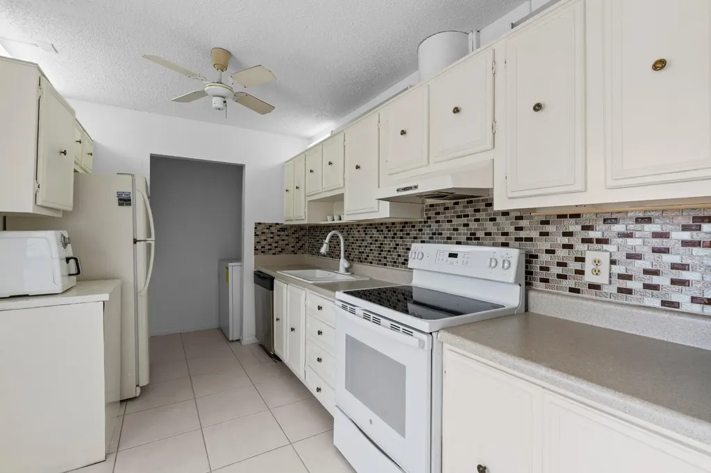 315 Cape Cod Circle Lake Worth FL 33467