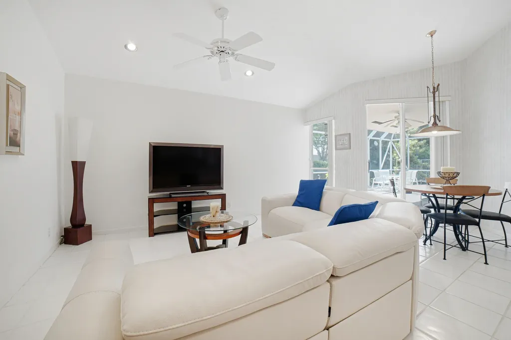 7639 Tarpon Cove Circle Lake Worth FL 33467