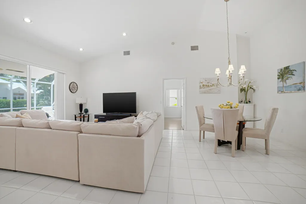 7639 Tarpon Cove Circle Lake Worth FL 33467
