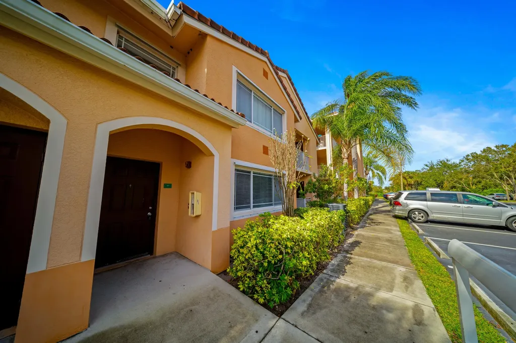 231 SW Palm Drive Port St Lucie FL 34986