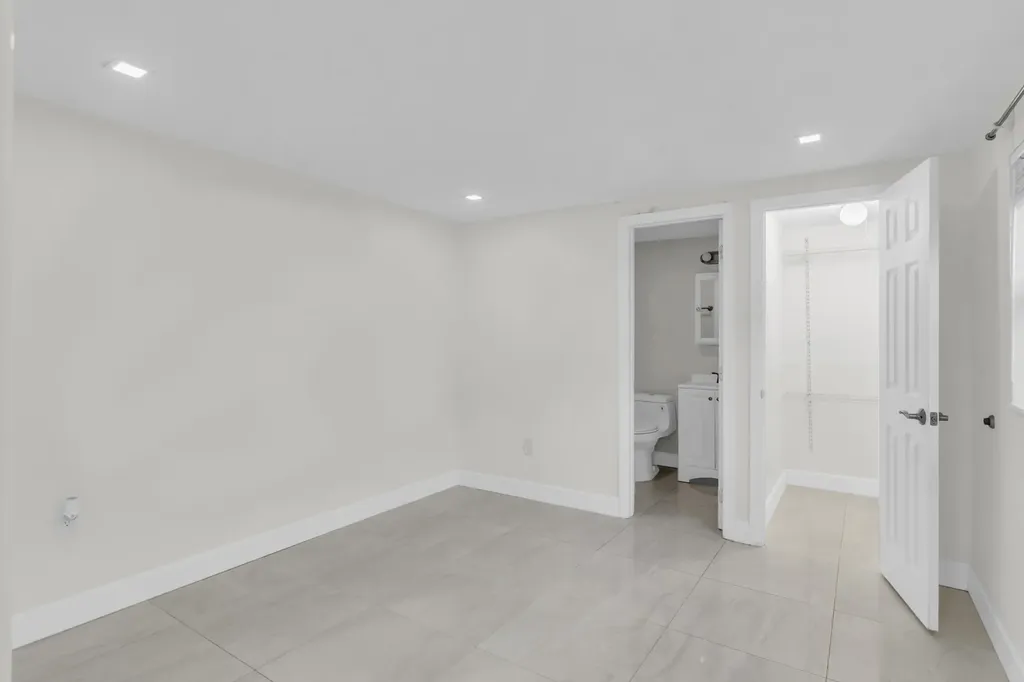 6350 SW 32nd Street Miami FL 33155