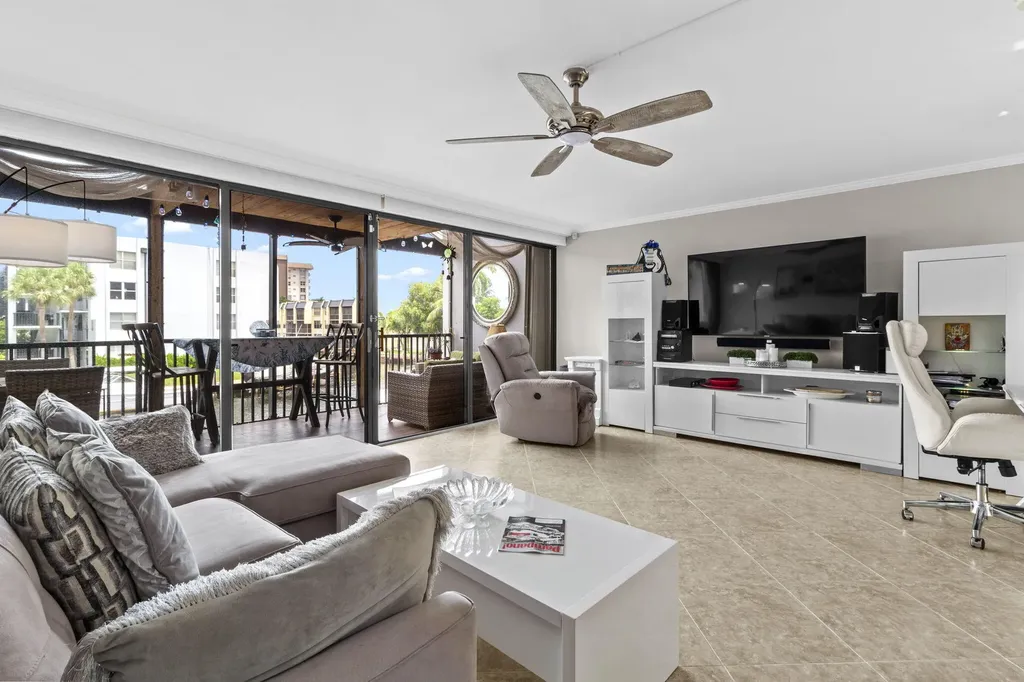 1100 SE 5th Court Pompano Beach FL 33060