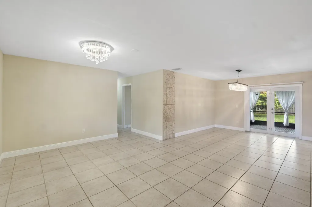 4784 Alfresco Street Boca Raton FL 33428