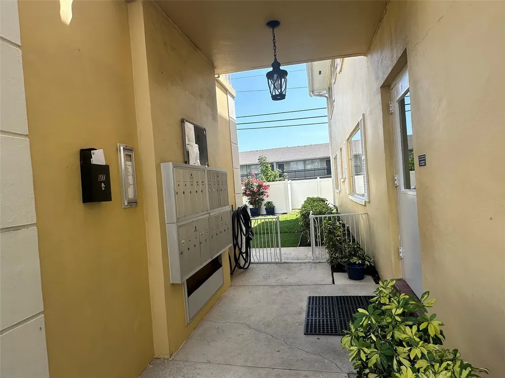 5800 NE 22nd Way Fort Lauderdale FL 33308