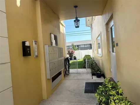 5800 NE 22nd Way Fort Lauderdale FL 33308
