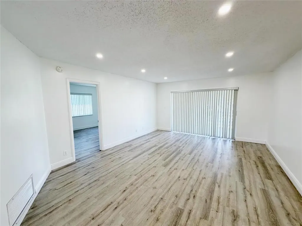 2710 Riverside Drive Coral Springs FL 33065