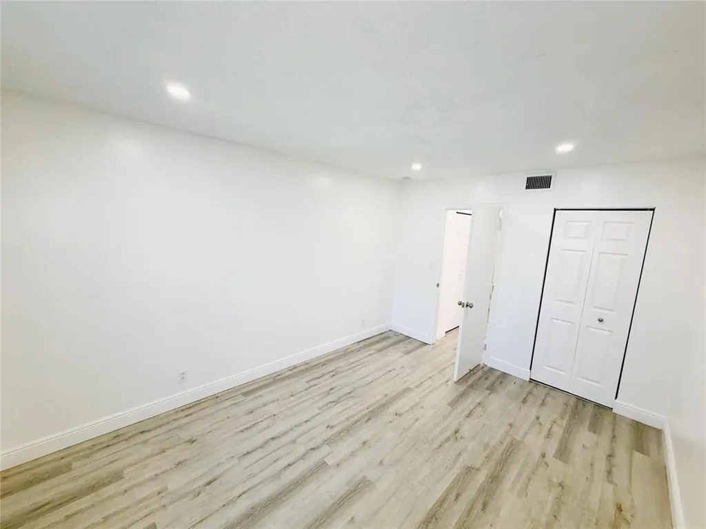 2710 Riverside Drive Coral Springs FL 33065