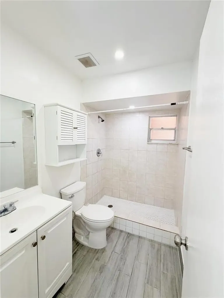2710 Riverside Drive Coral Springs FL 33065