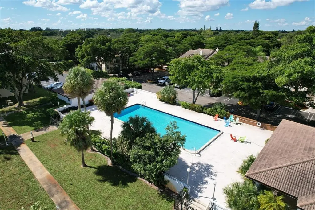 2710 Riverside Drive Coral Springs FL 33065