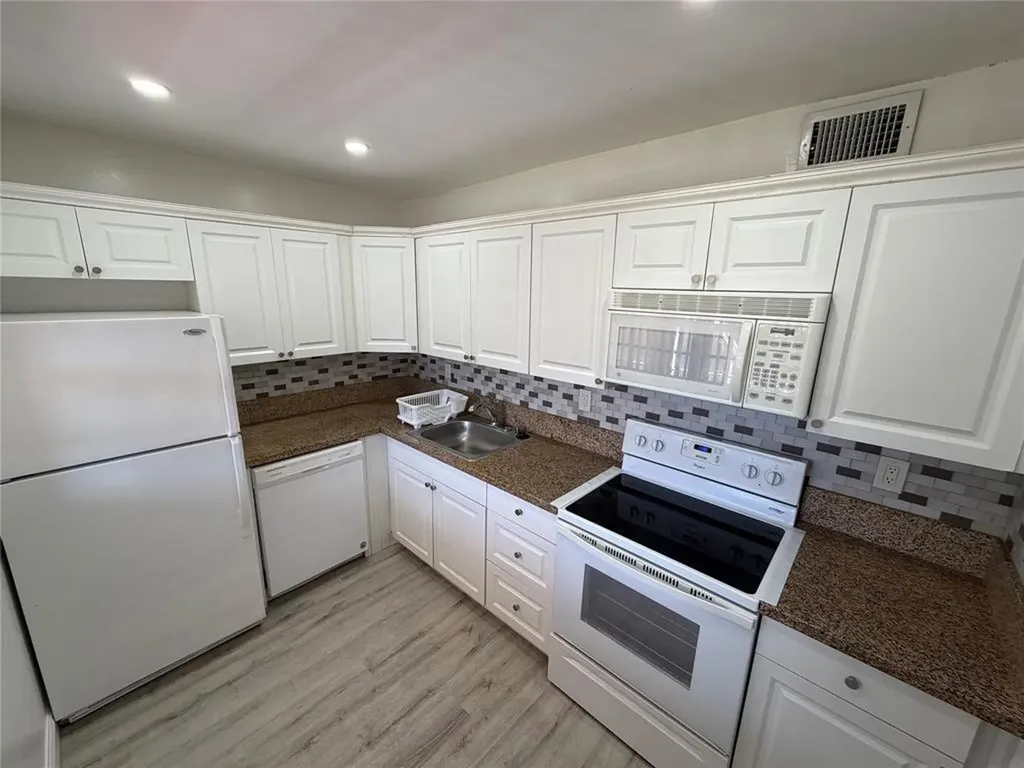 2710 Riverside Drive Coral Springs FL 33065
