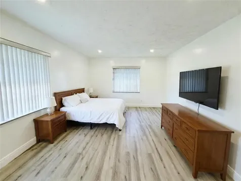 2710 Riverside Drive Coral Springs FL 33065
