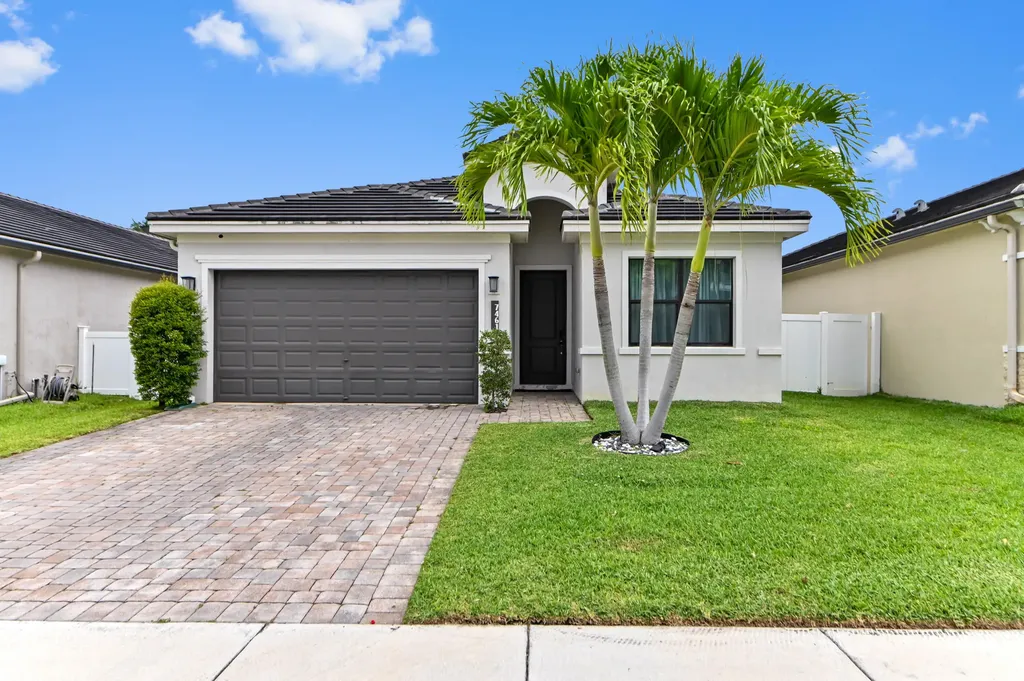 7461 Moonrise Drive Lake Worth FL 33467