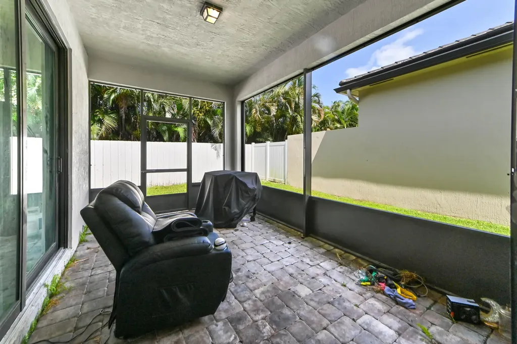 7461 Moonrise Drive Lake Worth FL 33467