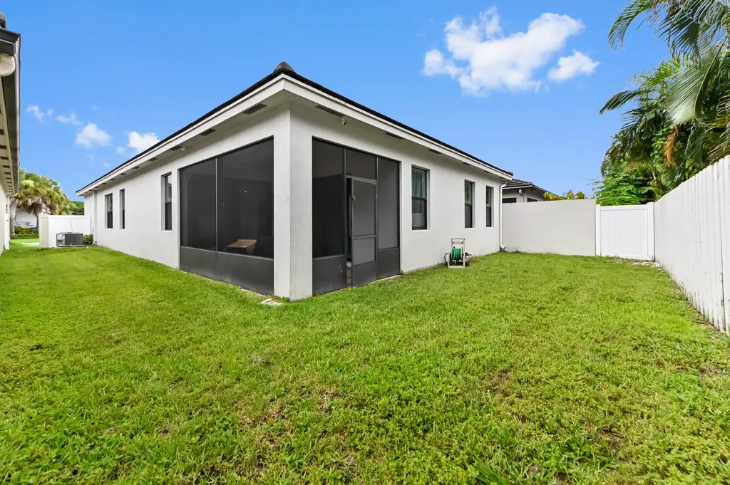 7461 Moonrise Drive Lake Worth FL 33467