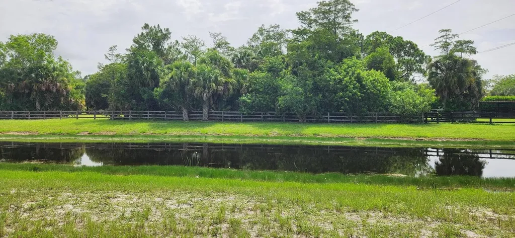 2320 Buck Ridge Trail Loxahatchee FL 33470