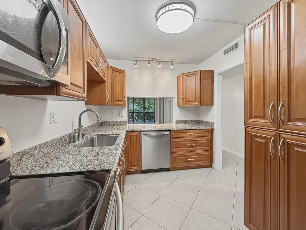 8437 Forest Hills Drive Coral Springs FL 33065