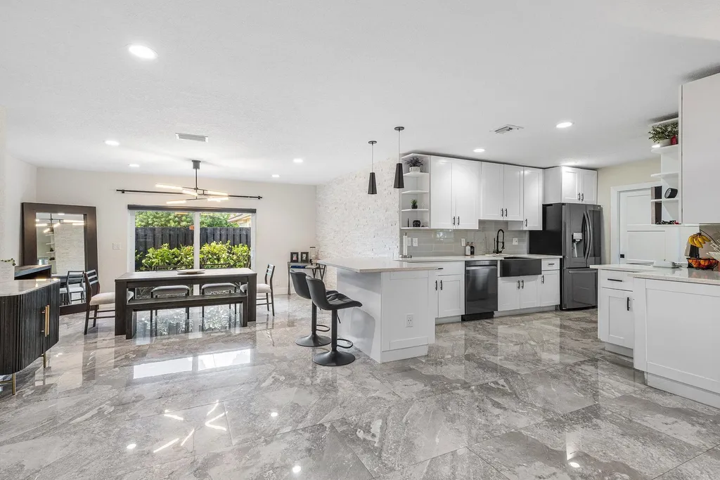 2200 SE 9th Street Pompano Beach FL 33062