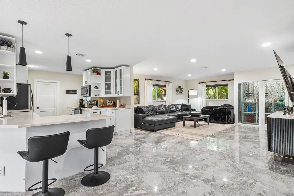 2200 SE 9th Street Pompano Beach FL 33062