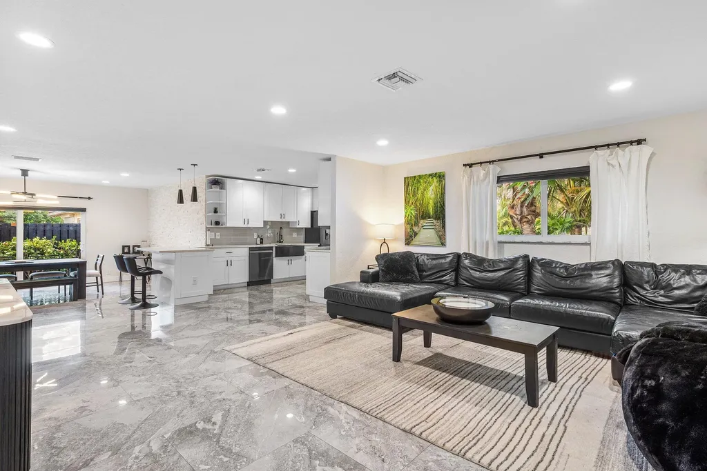 2200 SE 9th Street Pompano Beach FL 33062