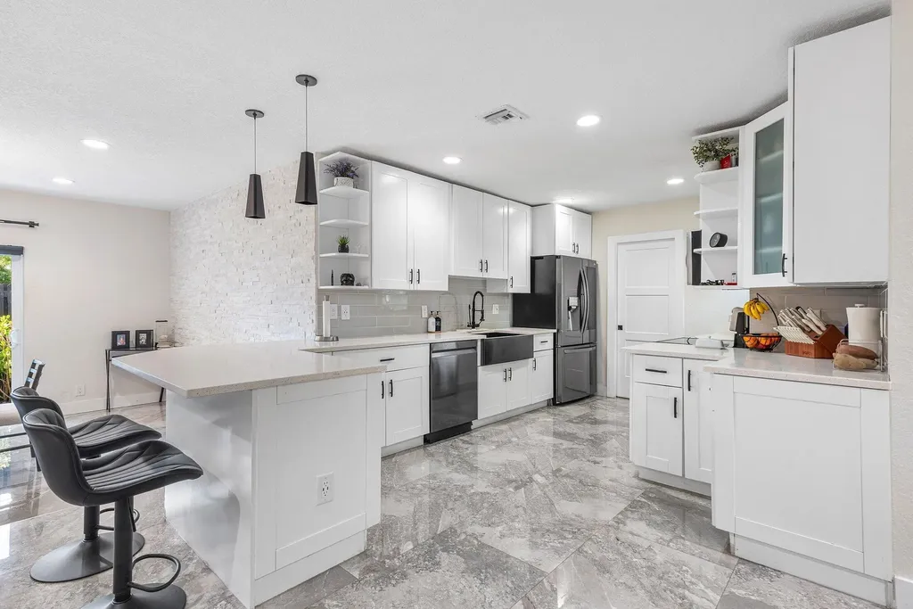 2200 SE 9th Street Pompano Beach FL 33062