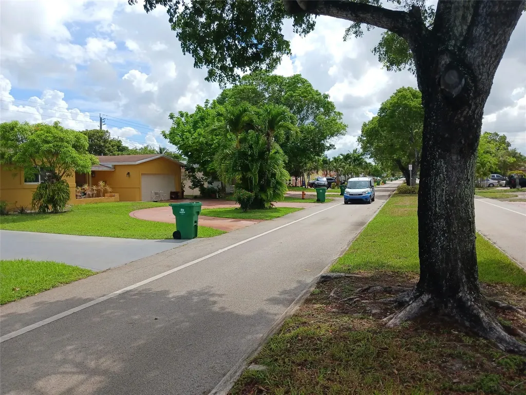 7757 SE Embassy Boulevard Miramar FL 33023