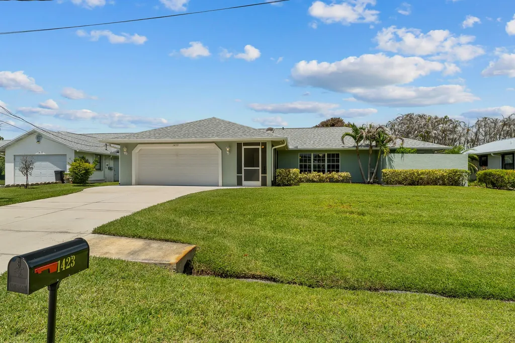 1423 SE Pitcher Road Port St Lucie FL 34952