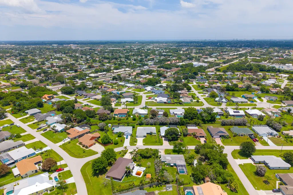 1423 SE Pitcher Road Port St Lucie FL 34952
