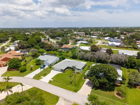 1423 SE Pitcher Road Port St Lucie FL 34952