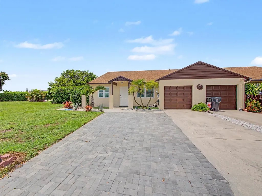 8464 Lake Worth Court Wellington FL 33467