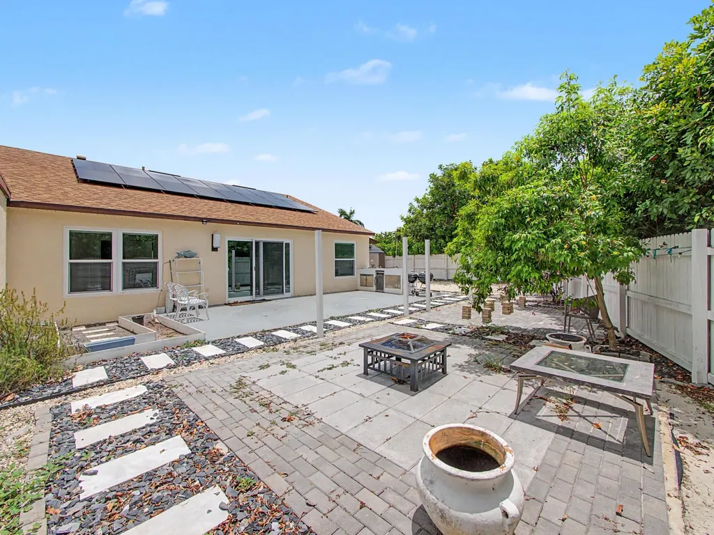 8464 Lake Worth Court Wellington FL 33467