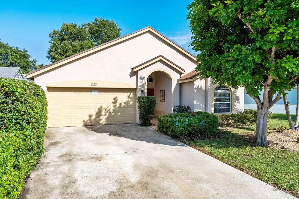 125 Saratoga Boulevard E Royal Palm Beach FL 33411