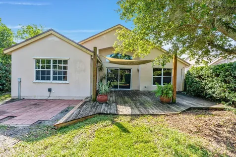 125 Saratoga Boulevard E Royal Palm Beach FL 33411