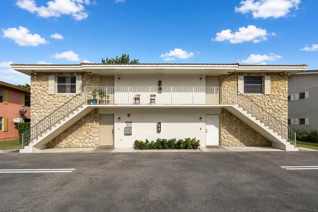 4341 Riverside Drive Coral Springs FL 33065