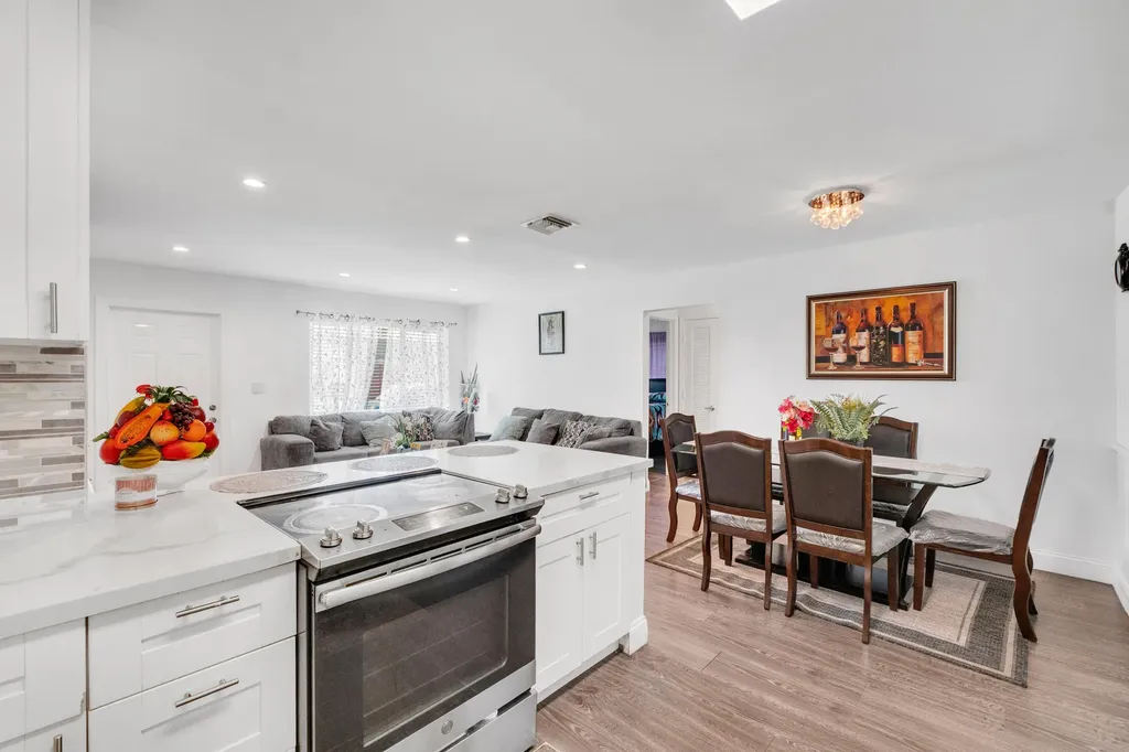 5711 NW 65th Way Tamarac FL 33321