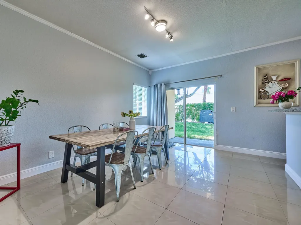 101 S Santa Catalina Circle North Lauderdale FL 33068