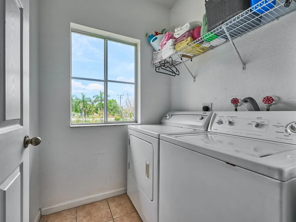 101 S Santa Catalina Circle North Lauderdale FL 33068
