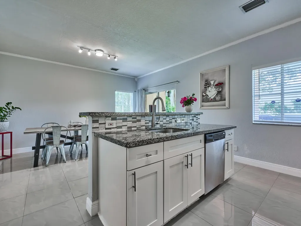101 S Santa Catalina Circle North Lauderdale FL 33068