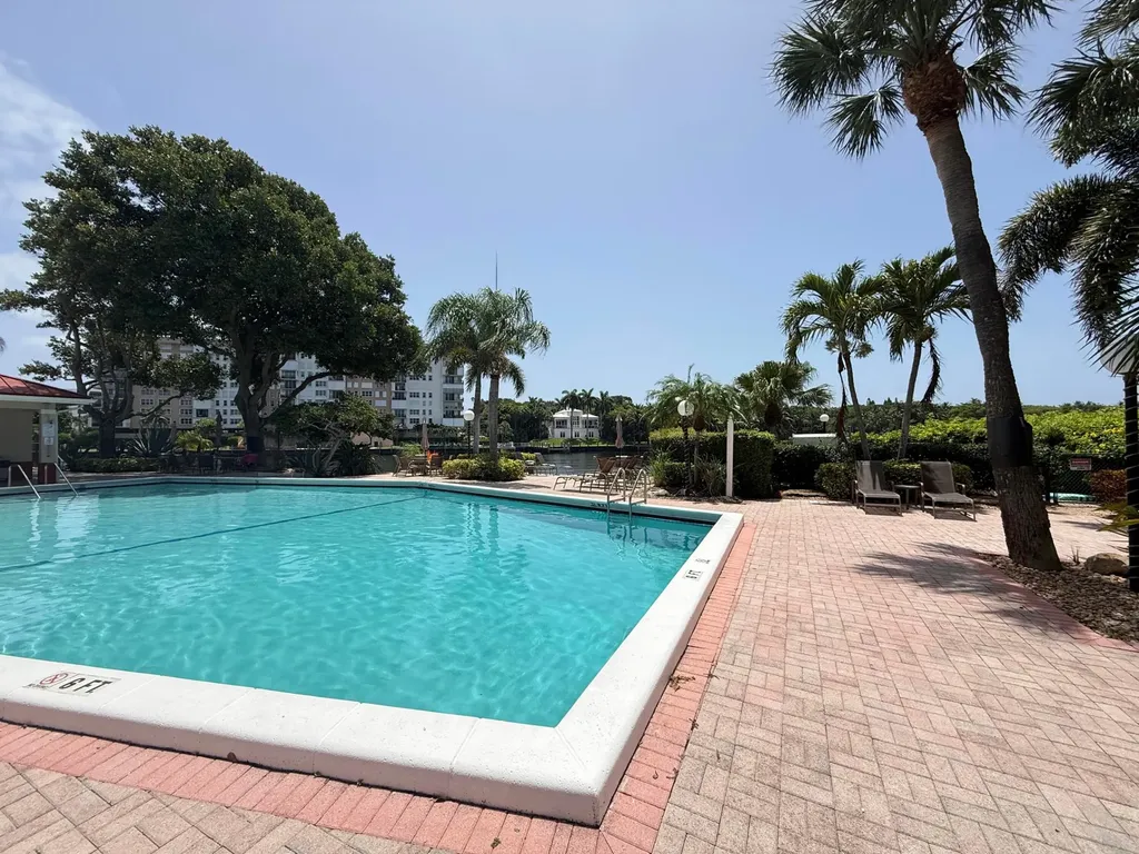 3180 NE 48th Court Lighthouse Point FL 33064