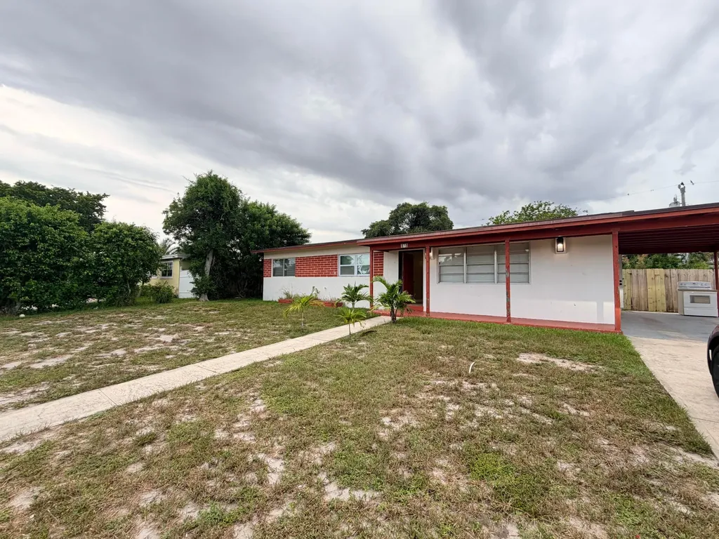 121 N 12th Street Lantana FL 33462