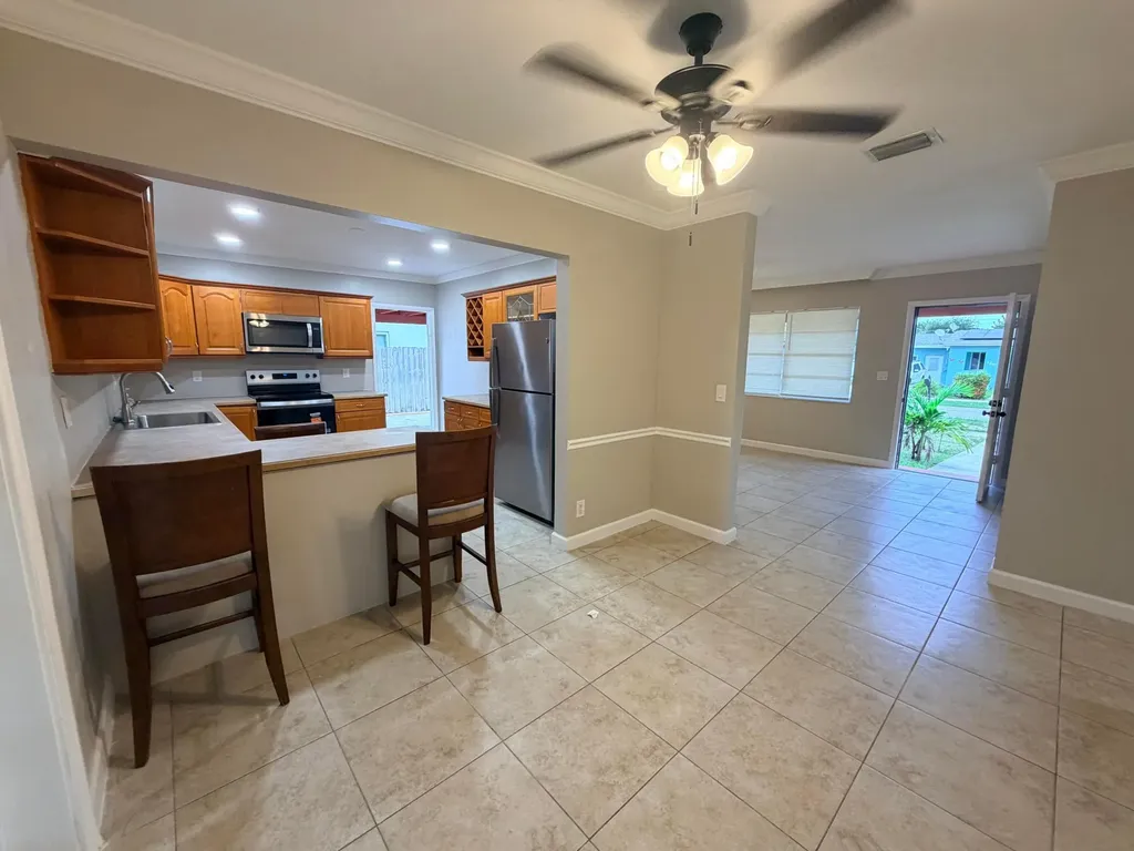 121 N 12th Street Lantana FL 33462
