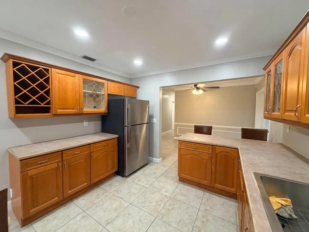 121 N 12th Street Lantana FL 33462