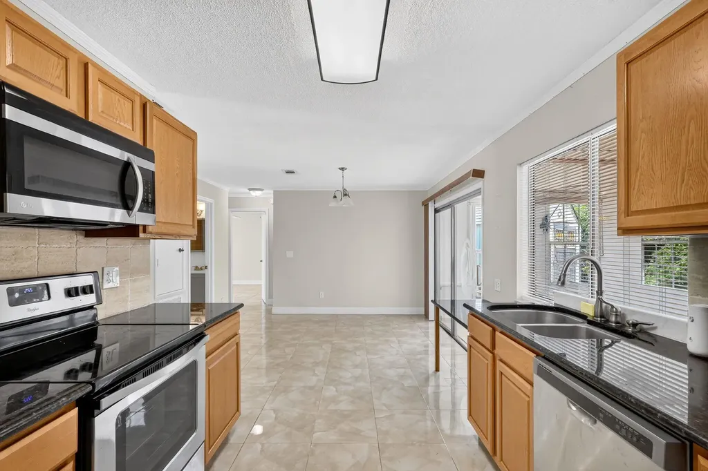 1334 SE Vestridge Lane Port St Lucie FL 34952