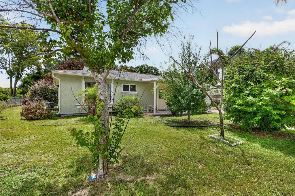1334 SE Vestridge Lane Port St Lucie FL 34952