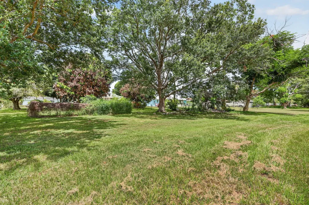 1334 SE Vestridge Lane Port St Lucie FL 34952