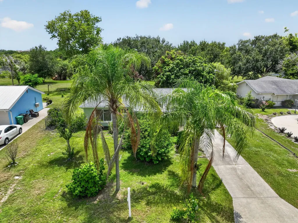 1334 SE Vestridge Lane Port St Lucie FL 34952